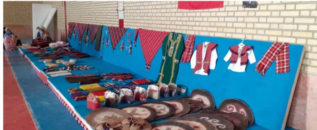 برپایی نمایشگاه صنایع دستی به مناسب فرارسیدن هفته بسیج در شهرستان مراوه تپه