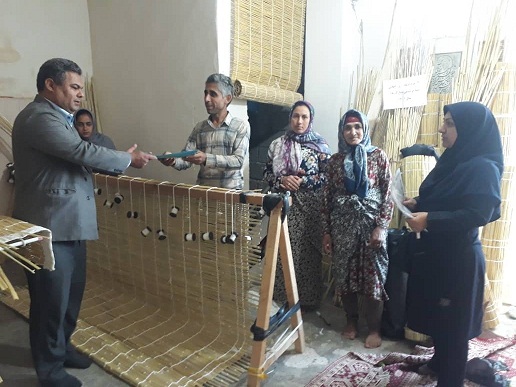  تجلیل از هنرمندان شاخص شهرستان مینودشت به مناسبت هفته صنایع دستی 