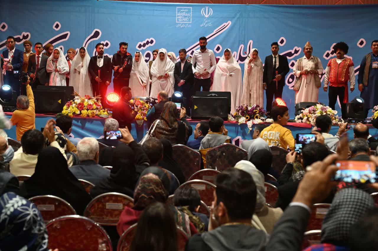 عروسی سنتی ۱۴ زوج از اقوام ایران زمین در جشنواره فرهنگ و اقتصاد اقوام برگزار شد