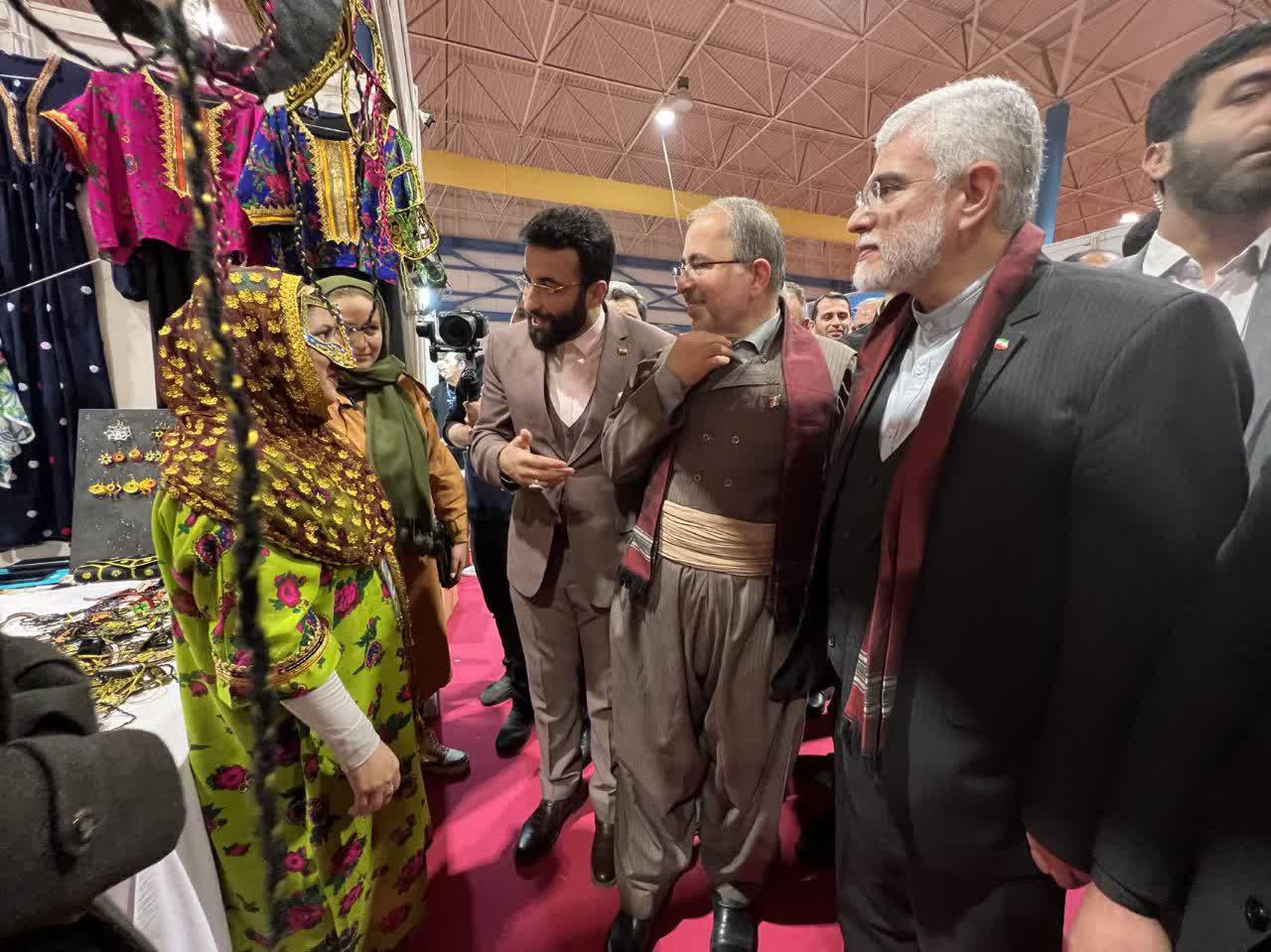 بازدید مشاور رئیس جمهور در امور فرق و مذاهب اسلامی از بخش های مختلف جشنواره