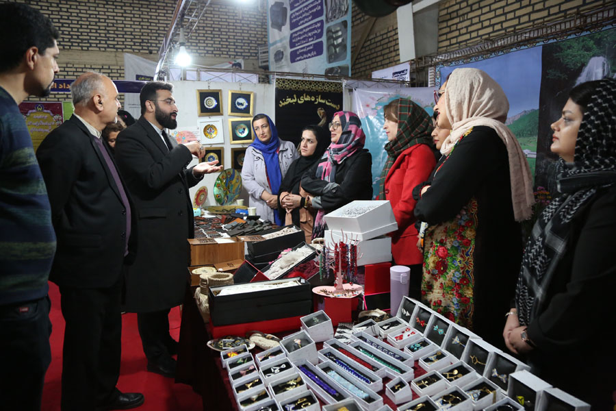 بازدید مدیرکل میراث‌فرهنگی، گردشگری و صنایع‌دستی گلستان از نمایشگاه هفته پژوهش و فناوری استان