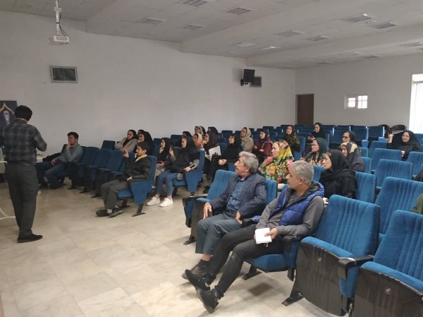 برگزاری دوره آموزشی کسب و کار فعالین حوزه صنایع دستی در شهرستان گنبدکاووس 