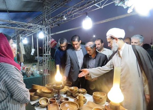 بازدید فرماندار شهرستان بندرگز از نمایشگاه صنایع دستی و سوغات در ساحل شهرستان 
