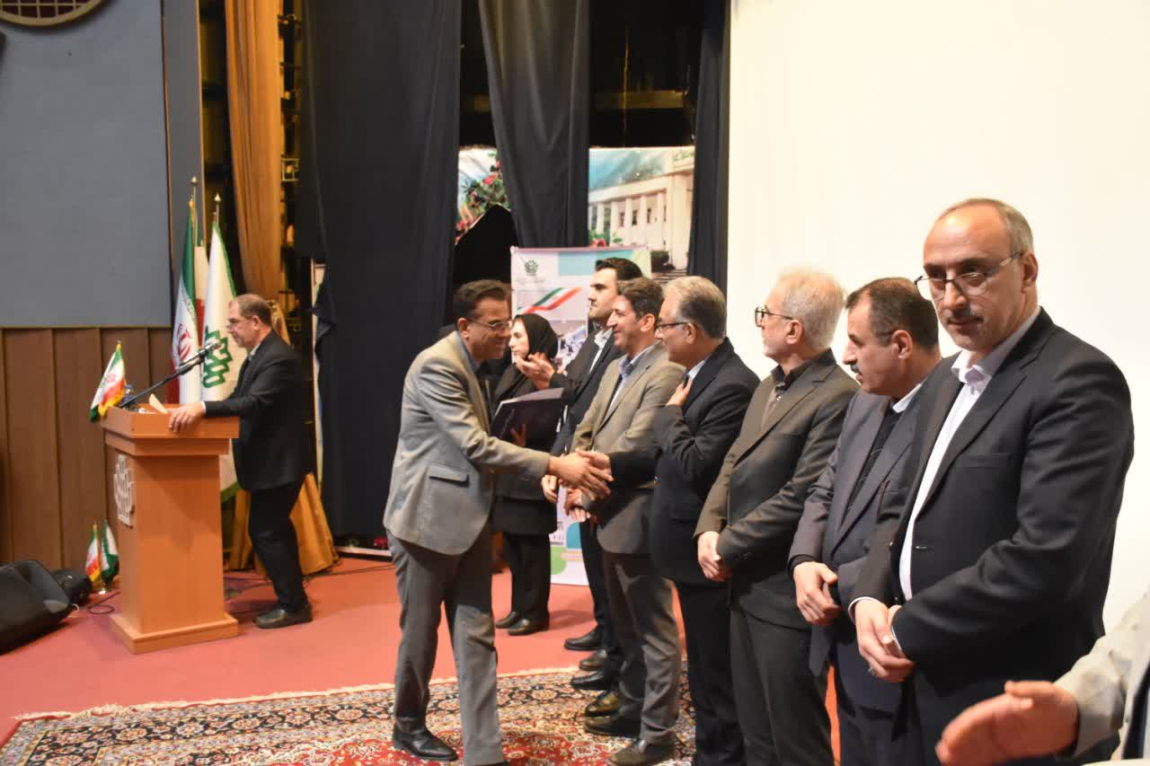 دکتر جاوید ایمانیان پژوهشگر برتر گروه علمی در جشنواره برگزیدگان پژوهش و فناوری گلستان شد