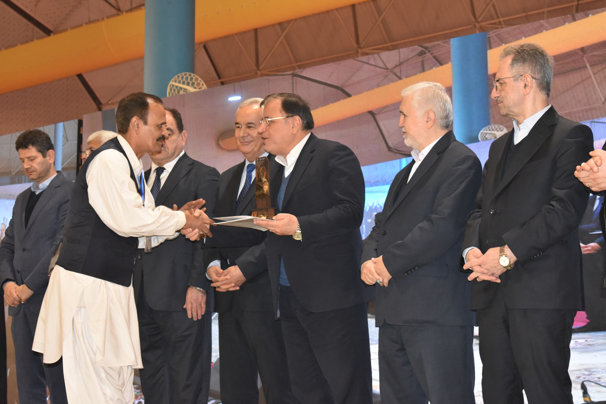 تقدیر از سرپرست‌های گروه‌های موسیقی و آیینی جشنواره فرهنگ اقوام هفدهم