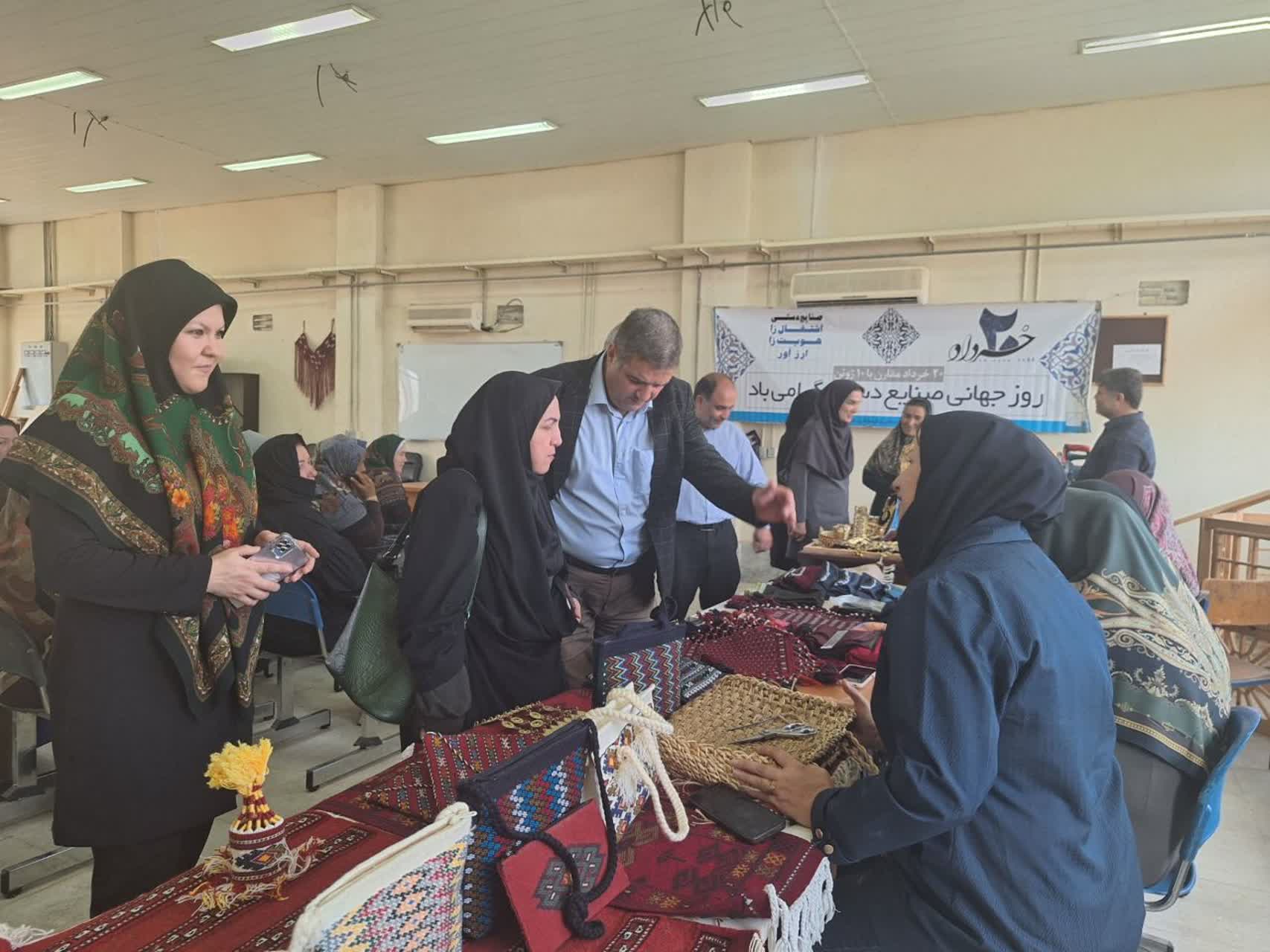 برپایی نمایشگاه صنایع دستی در شهرستان بندرترکمن 