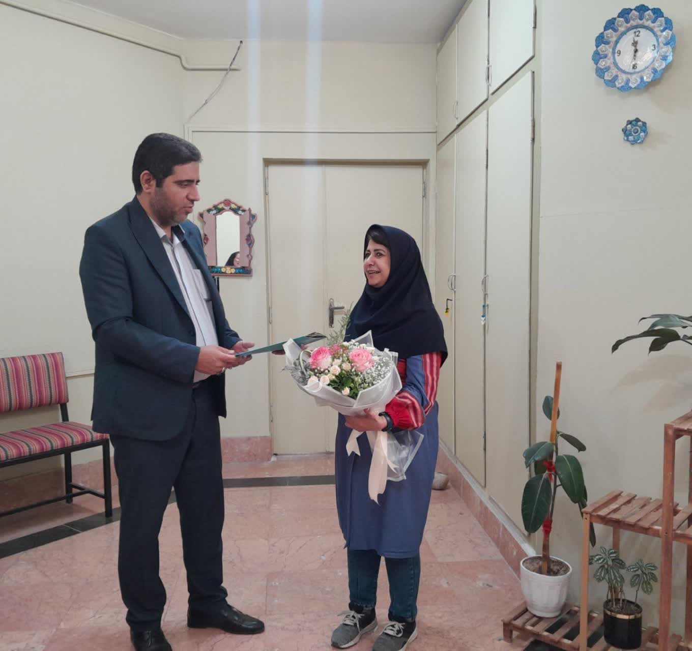 تجلیل رییس اداره میراث فرهنگی، گردشگری و صنایع‌دستی شهرستان گرگان از کارشناس صنایع دستی این اداره 