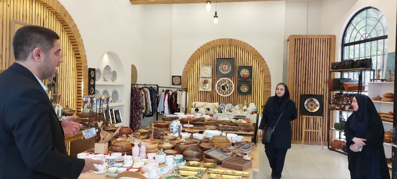 بازدید از فروشگاه صنایع‌دستی اتحادیه استان گلستان همزمان با هفته صنایع‌دستی