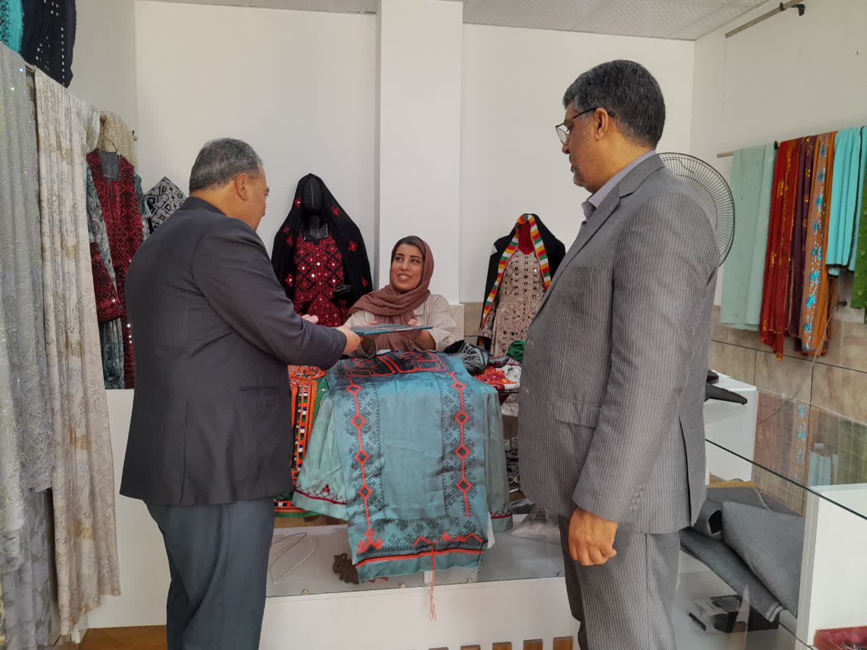 بازدید رییس اداره میراث فرهنگی، گردشگری و صنایع دستی کلاله از مراکز فروش صنایع دستی