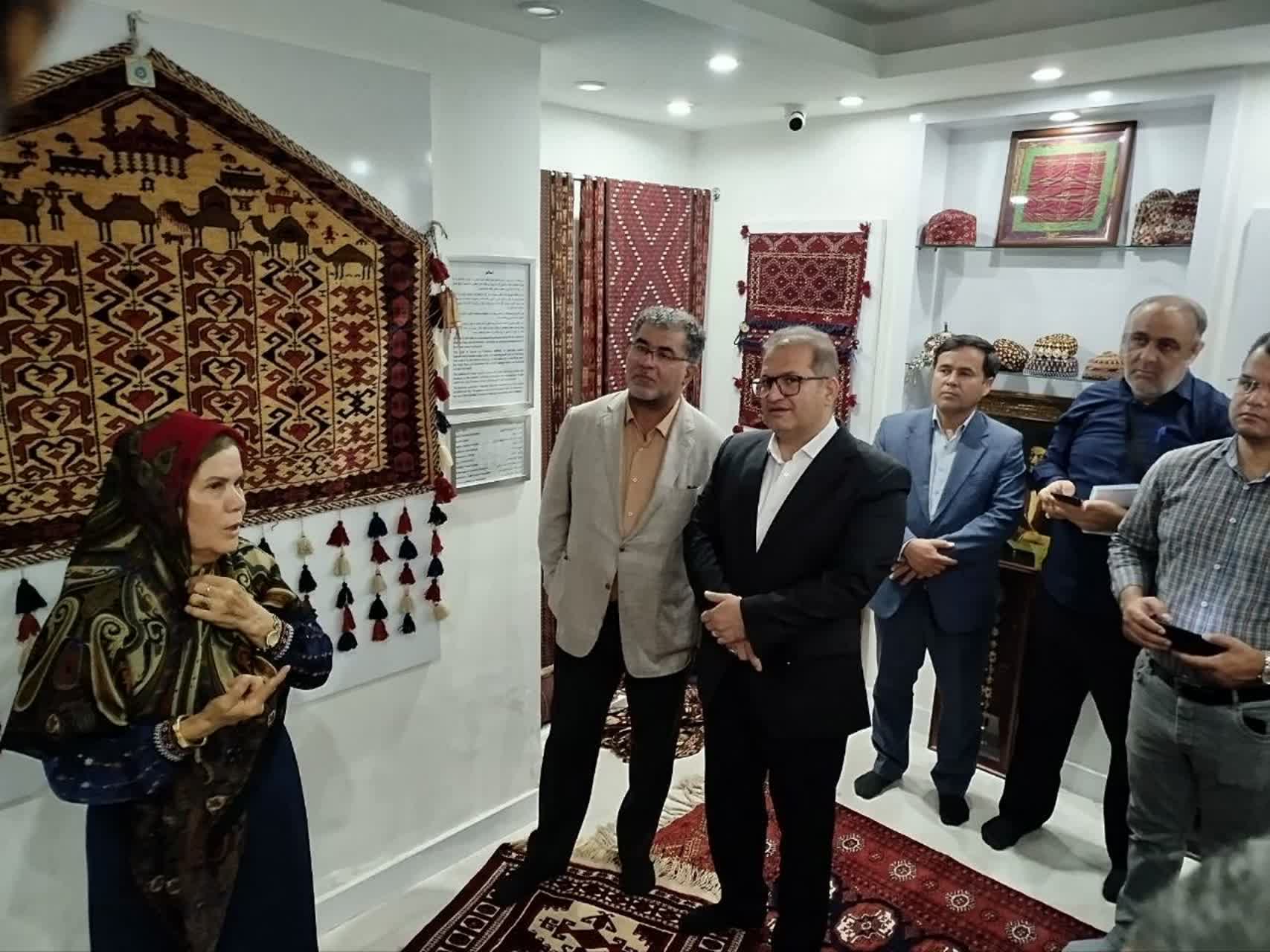 بازدید هیأت وزارت میراث‌فرهنگی از موزه تخصصی دست‌بافته‌های داری ترکمن